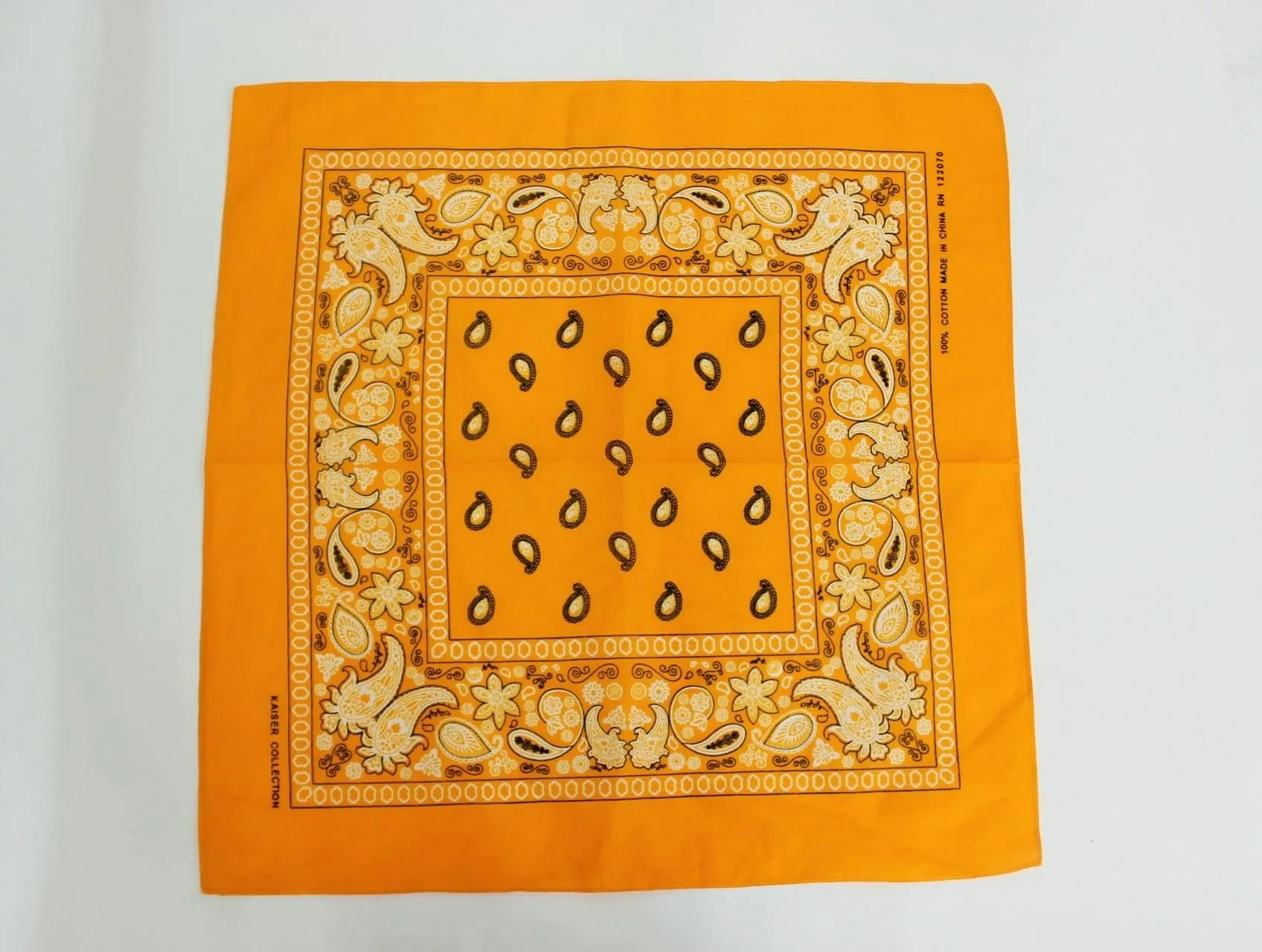 Bandana Classica en Variedad de Colores, 100% Algodón