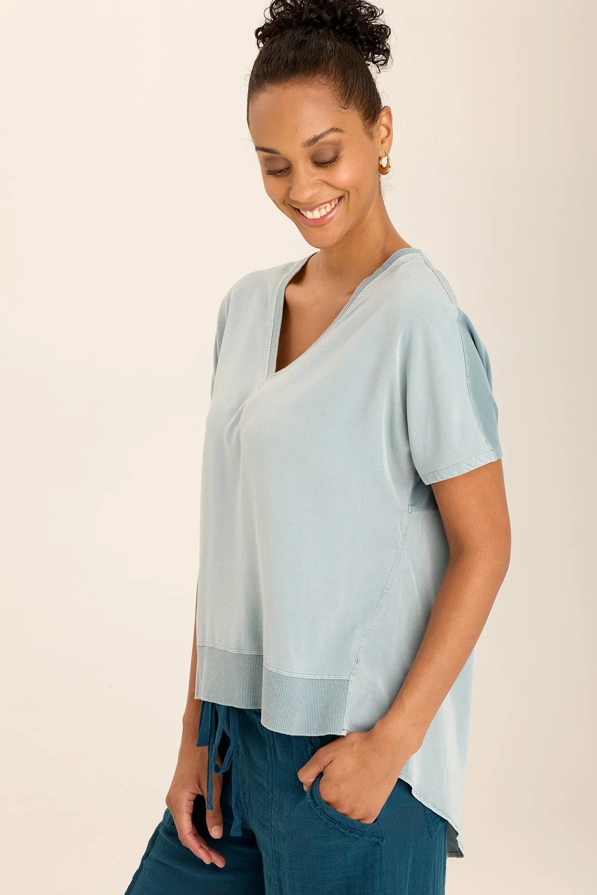 Clara Twill/Jersey Relaxed V-Neck Tee