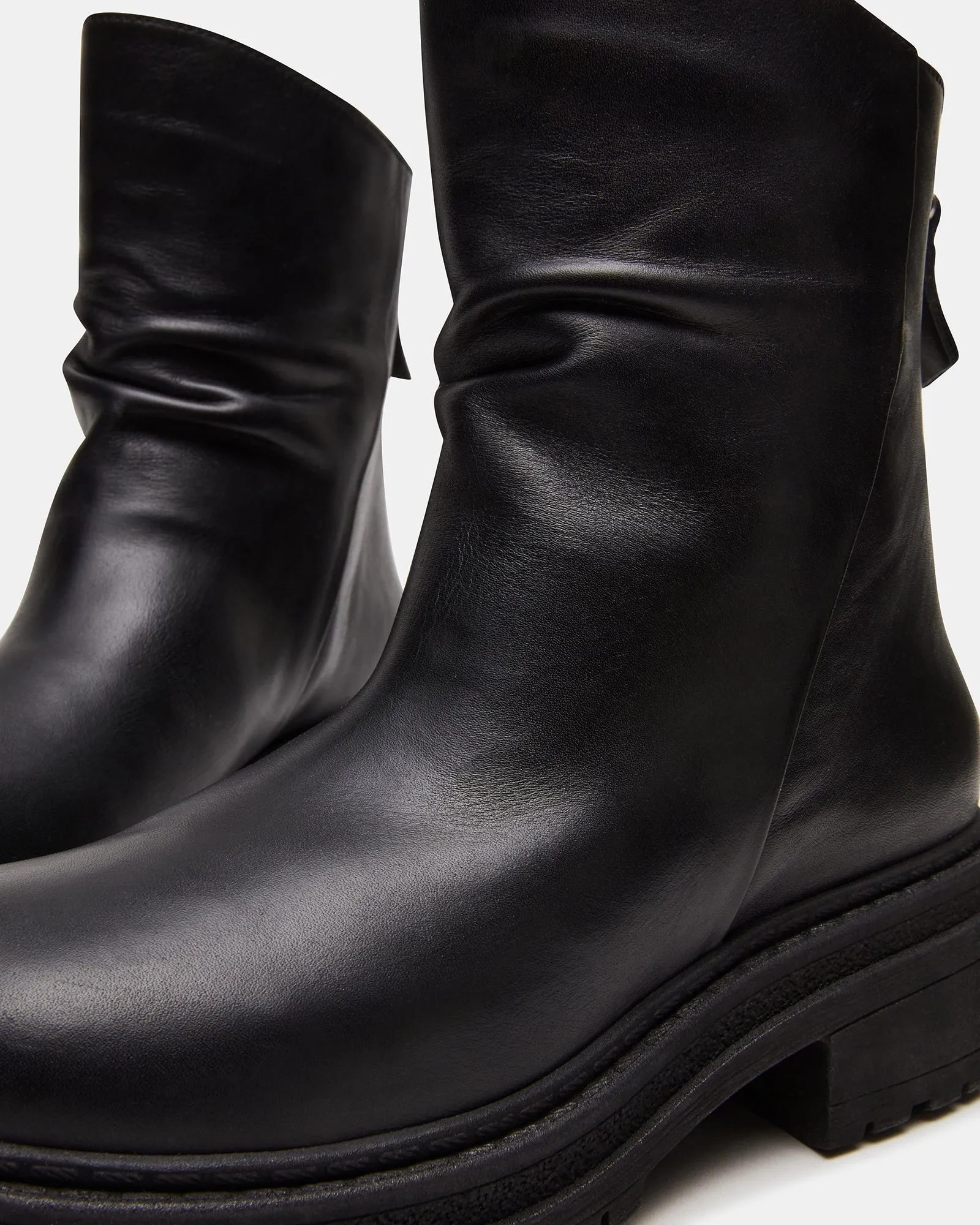 ESSENTIAL BLACK LEATHER