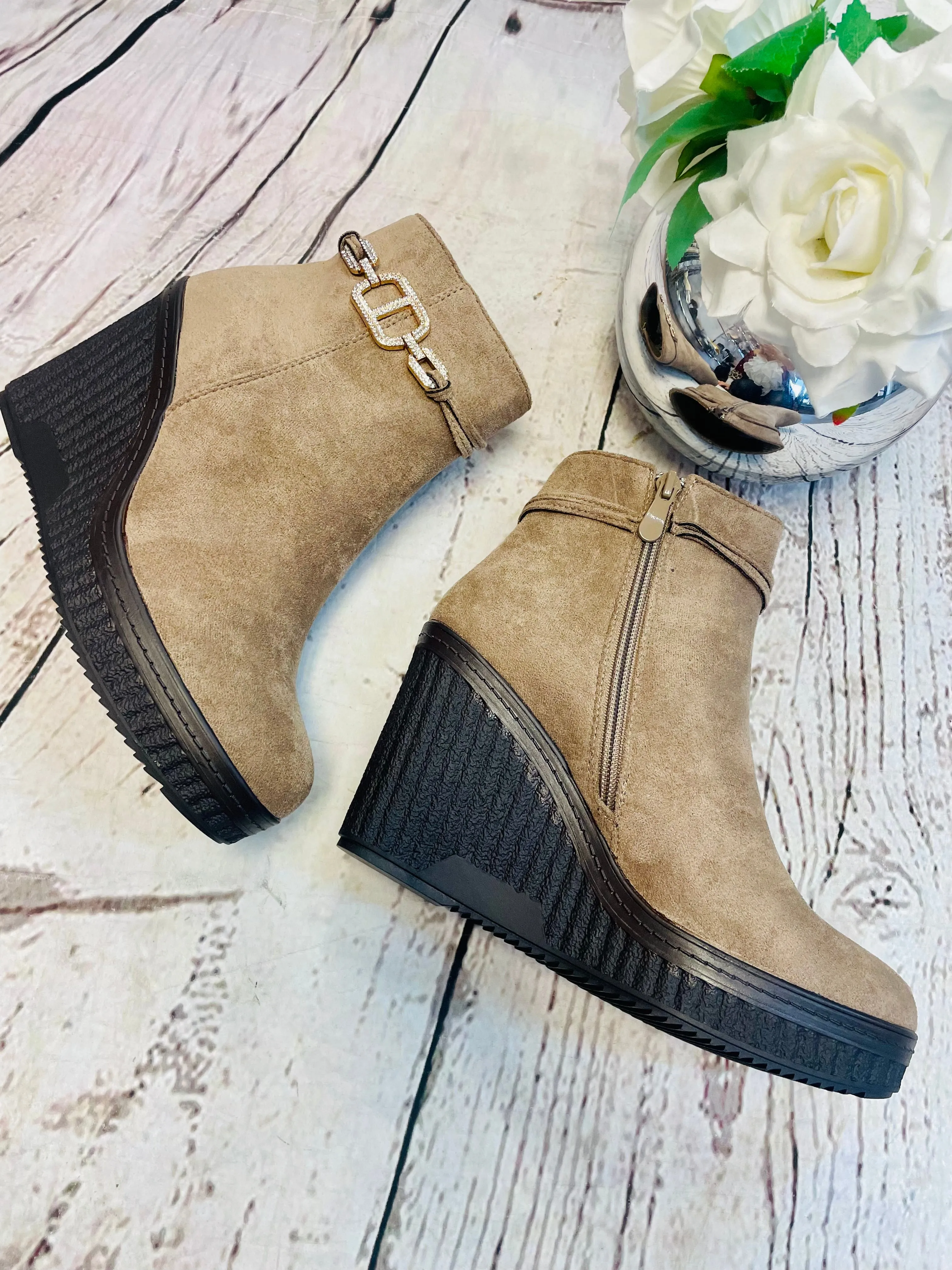 FAUX SUEDE WEDGE HEEL ANKLE BOOTS ( MB50 ) - 2 colours
