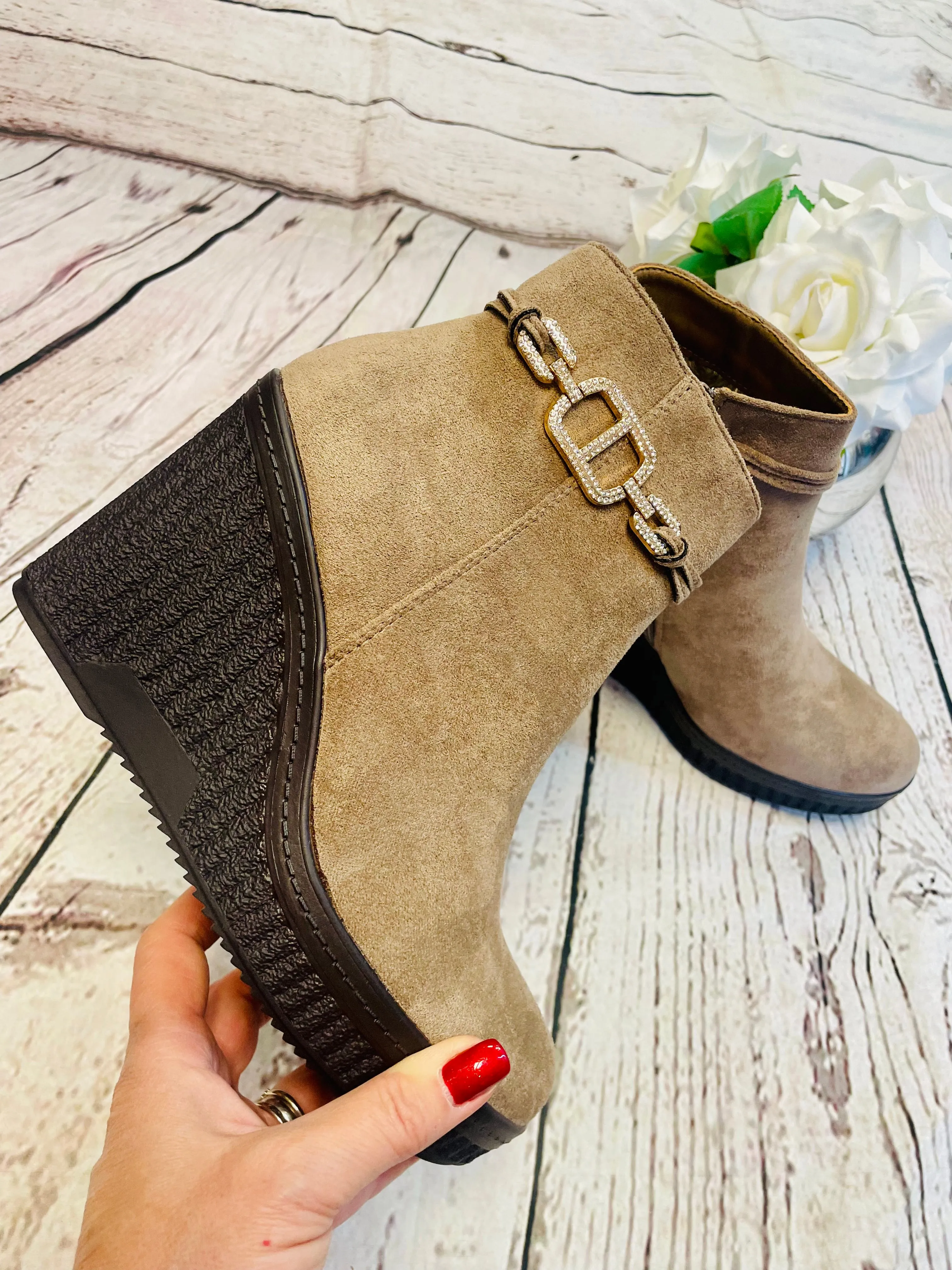 FAUX SUEDE WEDGE HEEL ANKLE BOOTS ( MB50 ) - 2 colours