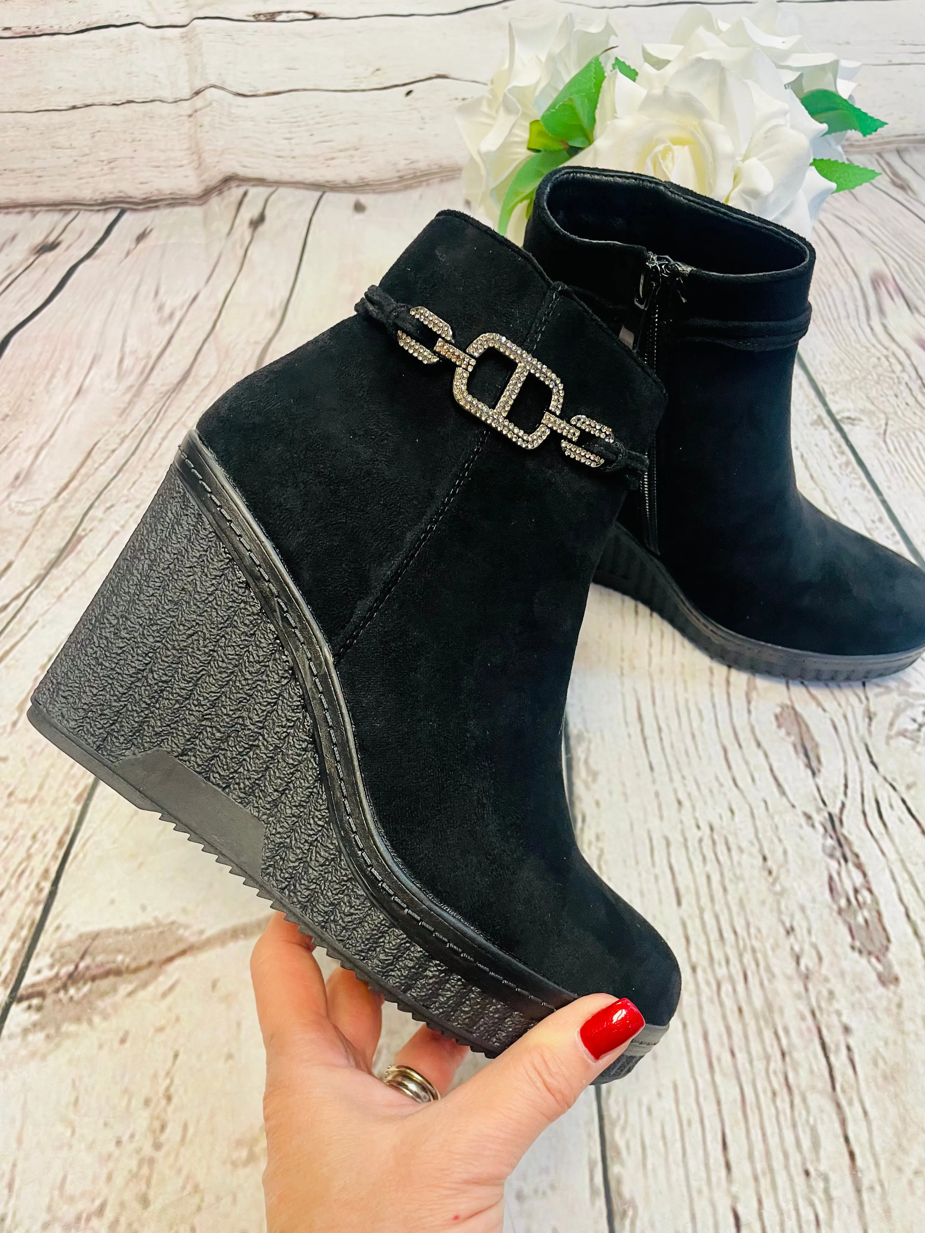 FAUX SUEDE WEDGE HEEL ANKLE BOOTS ( MB50 ) - 2 colours