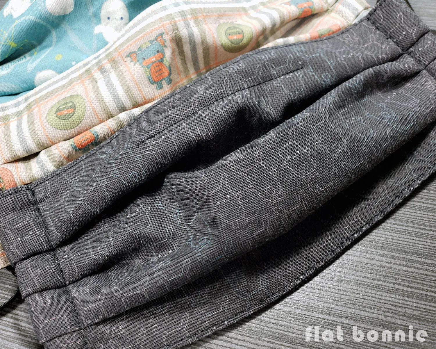 Flat Bonnie Face Mask - Pleated Style