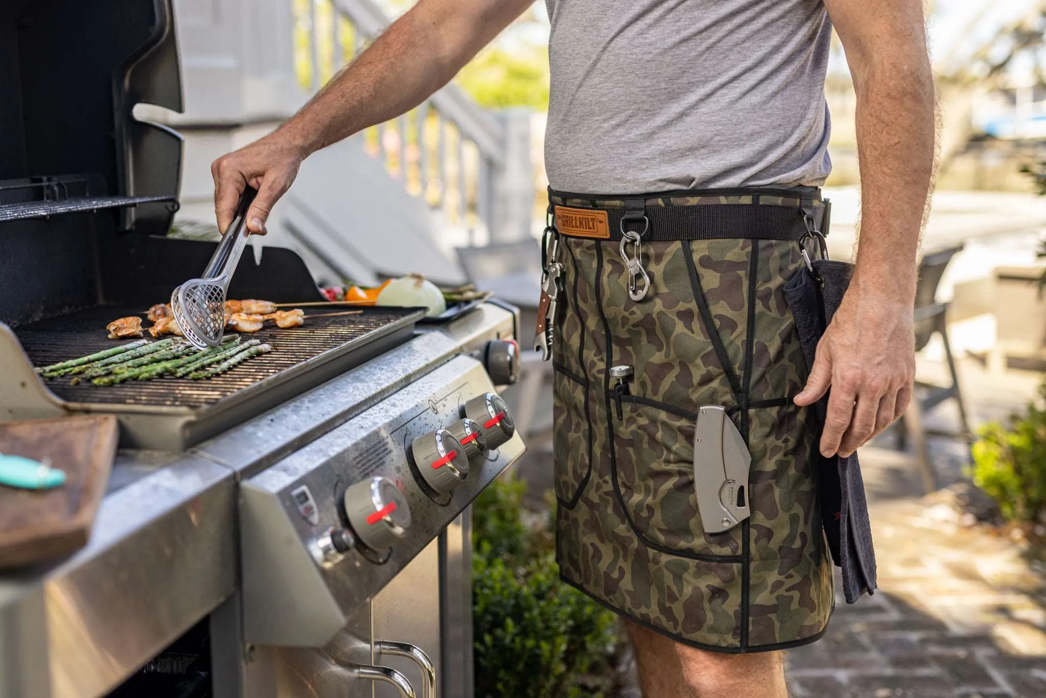GRILLKILT | Grilling Apron With Bib | Vintage Camo