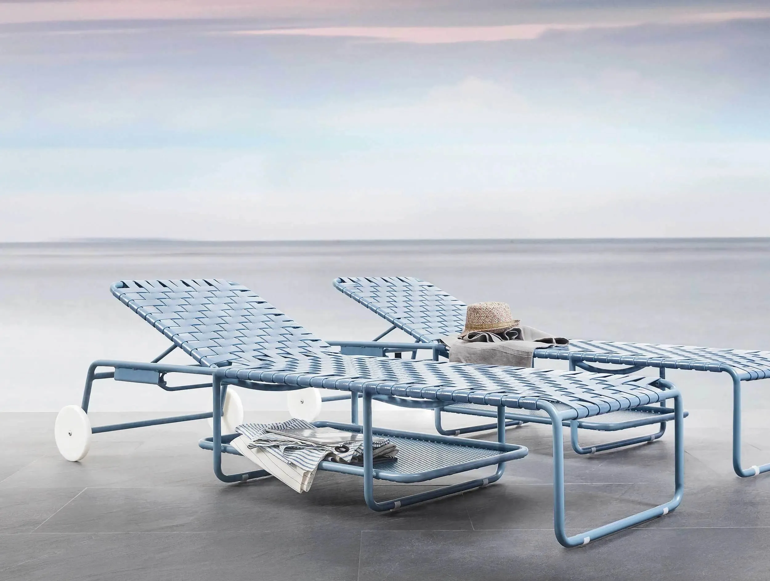 InOut 883 Outdoor Daybed