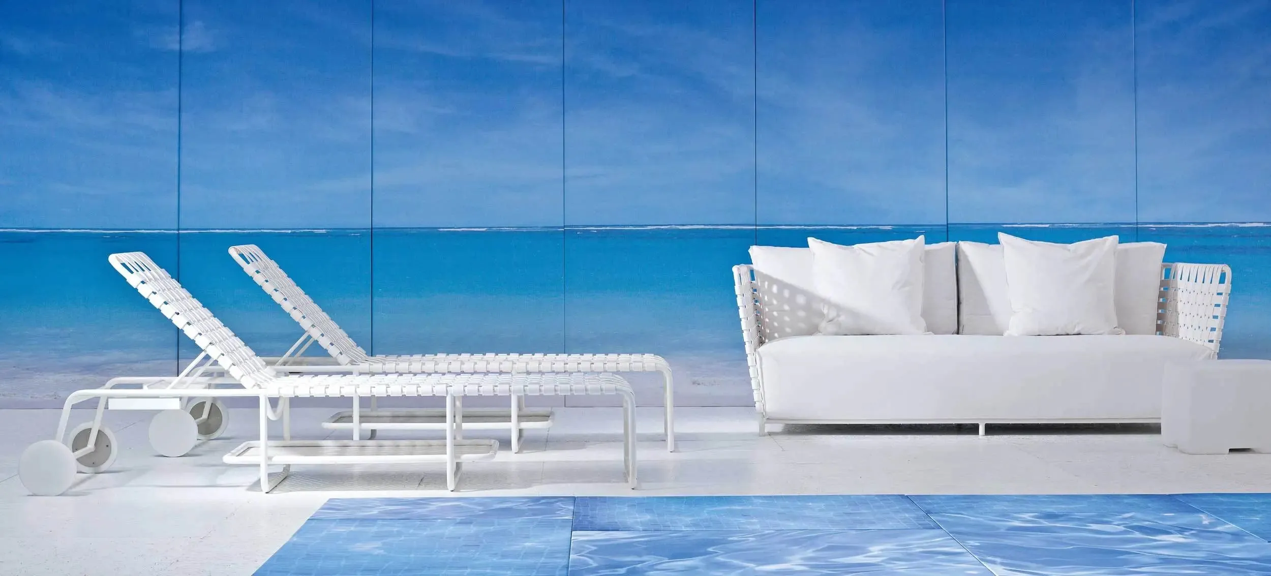 InOut 883 Outdoor Daybed