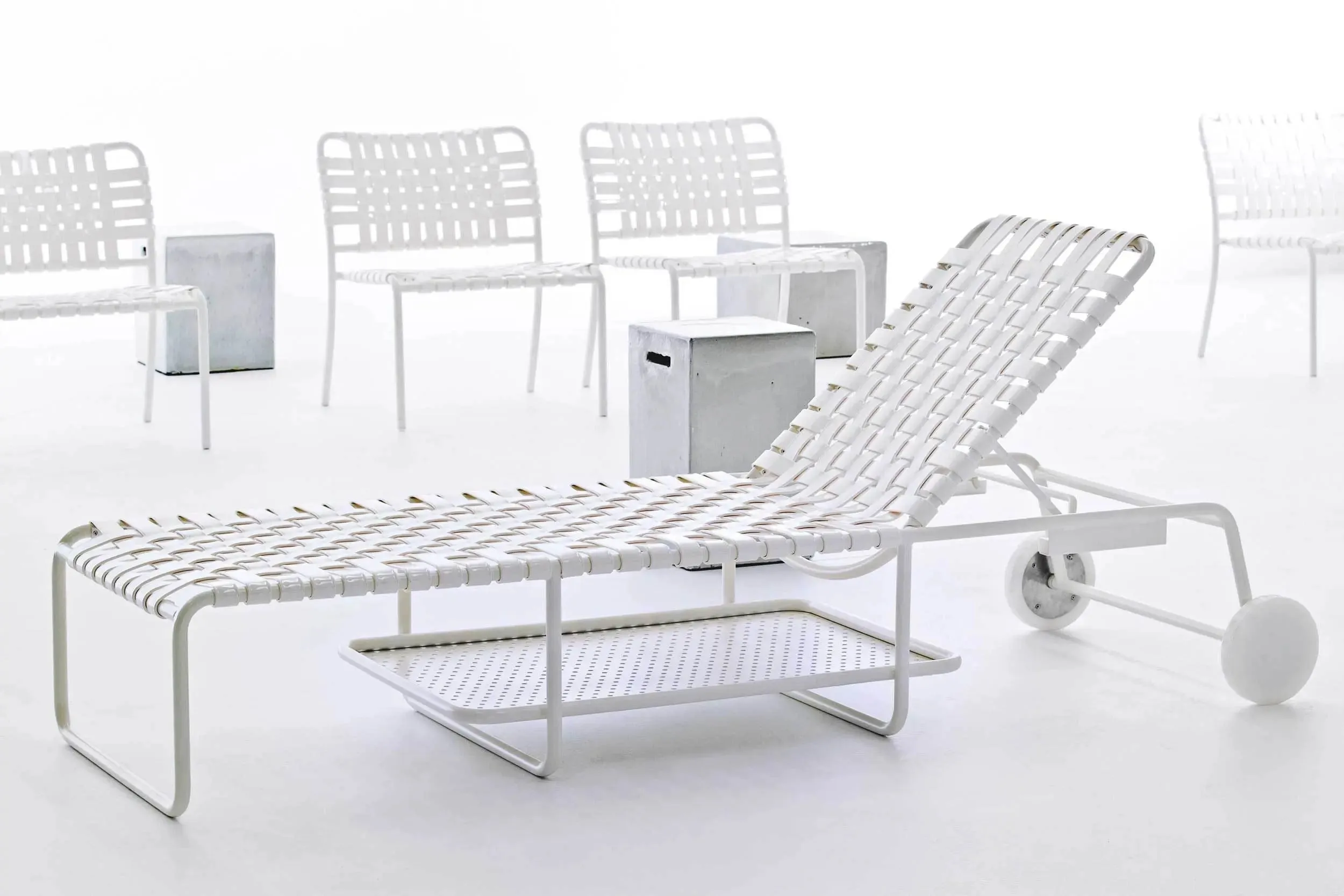 InOut 883 Outdoor Daybed