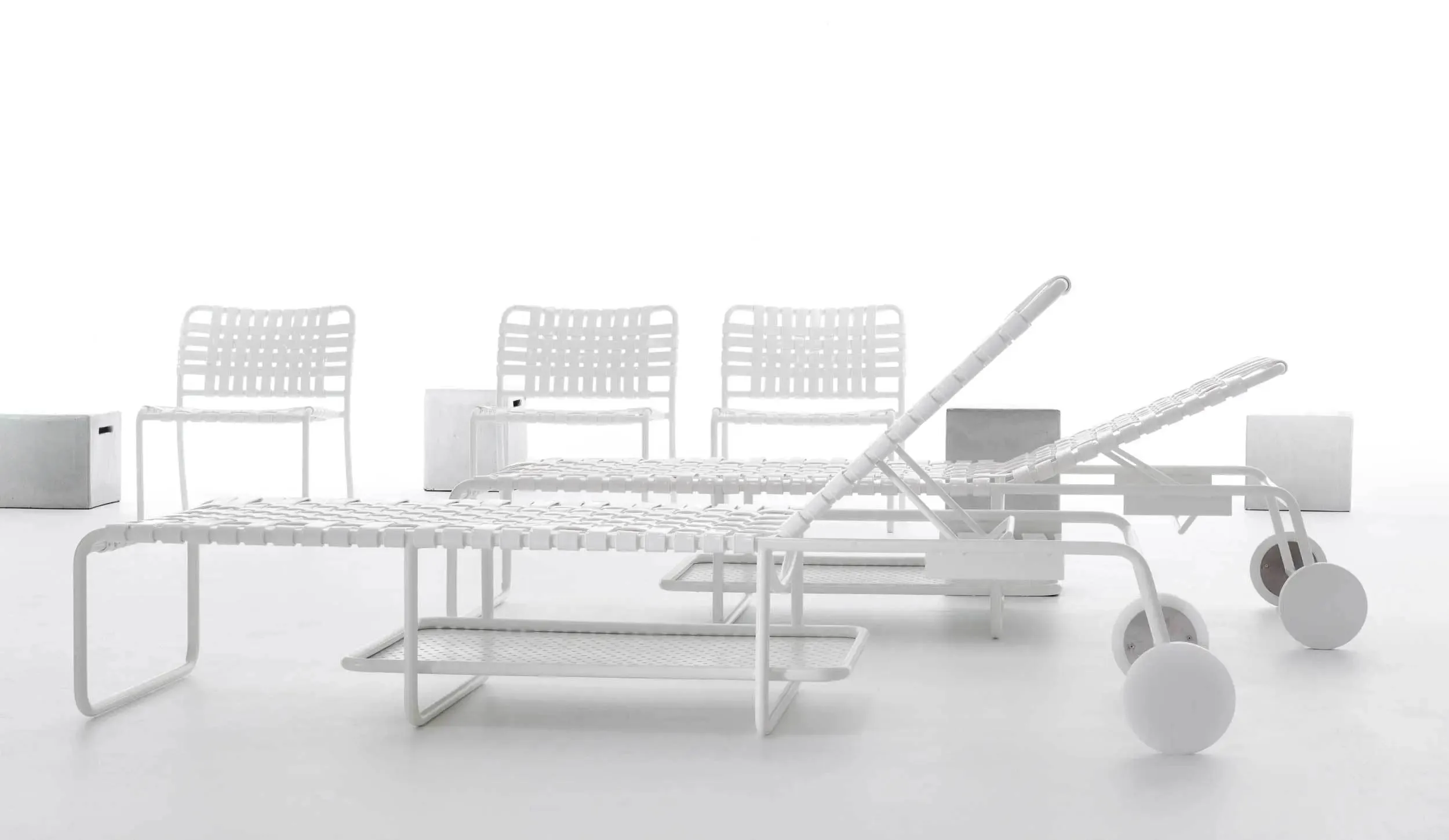 InOut 883 Outdoor Daybed