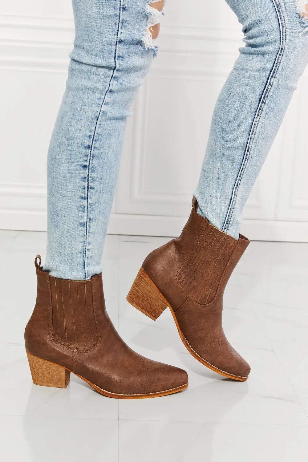 Jillian Stacked Heel Chelsea Boot in Chestnut