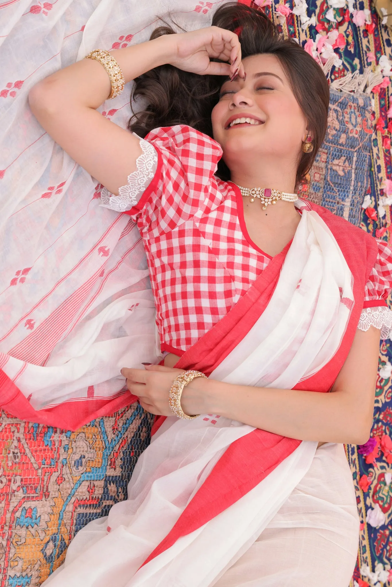 Laal Sada Ghoti Hata Blouse
