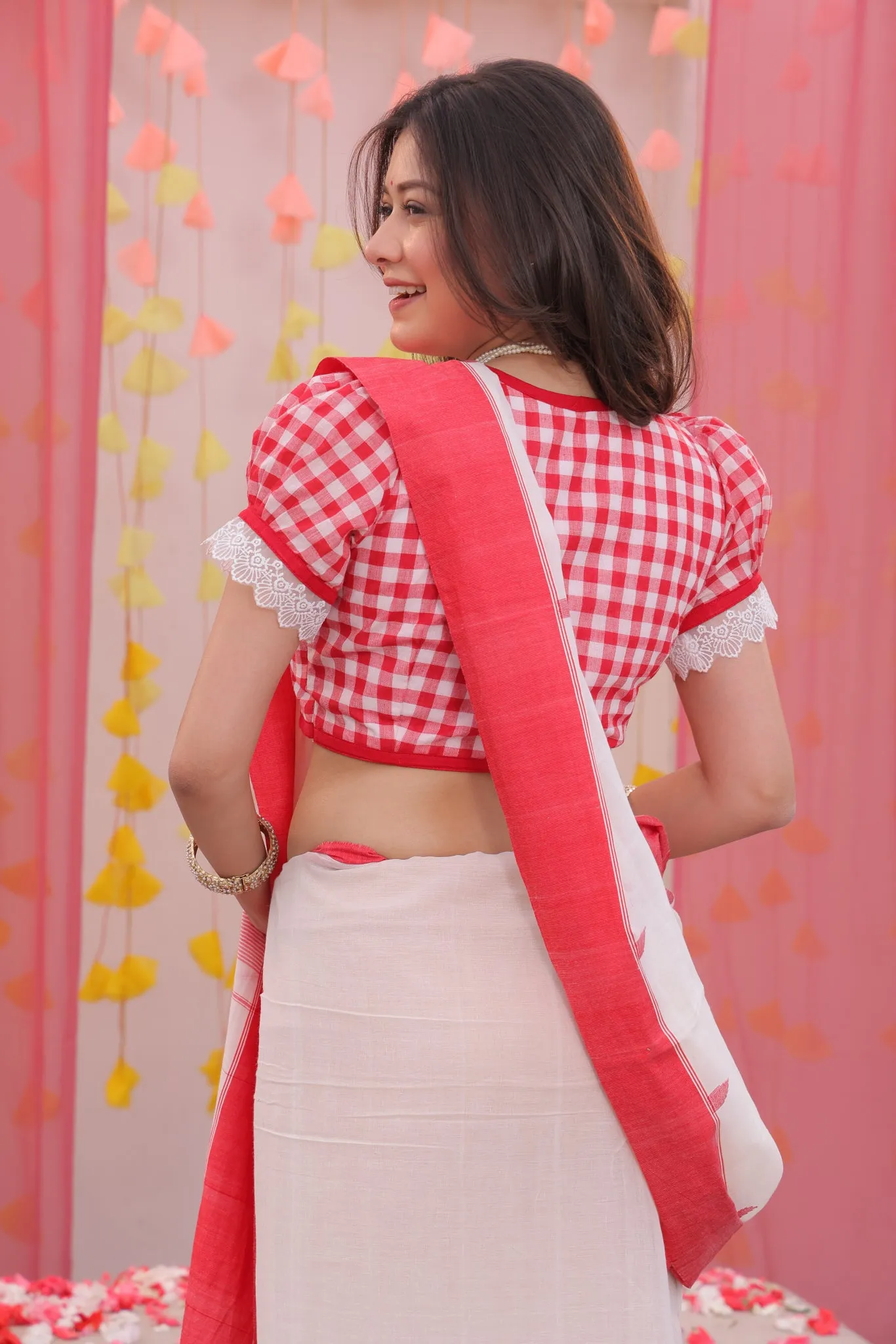 Laal Sada Ghoti Hata Blouse