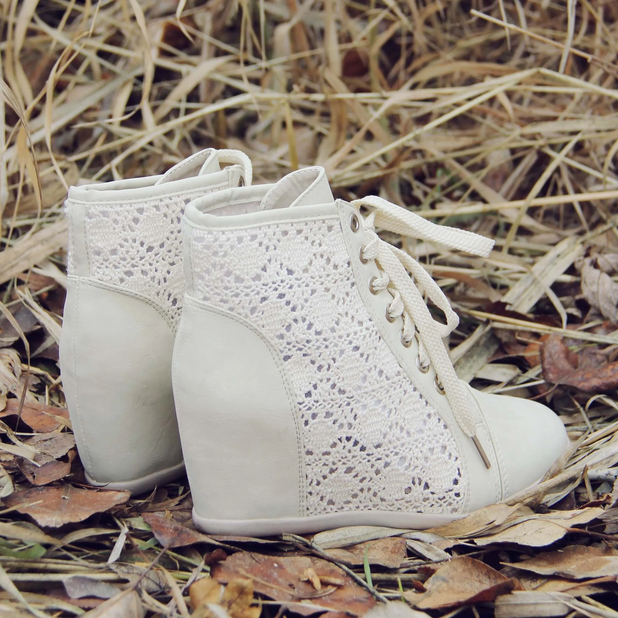 Meadow Lace Booties in Cream