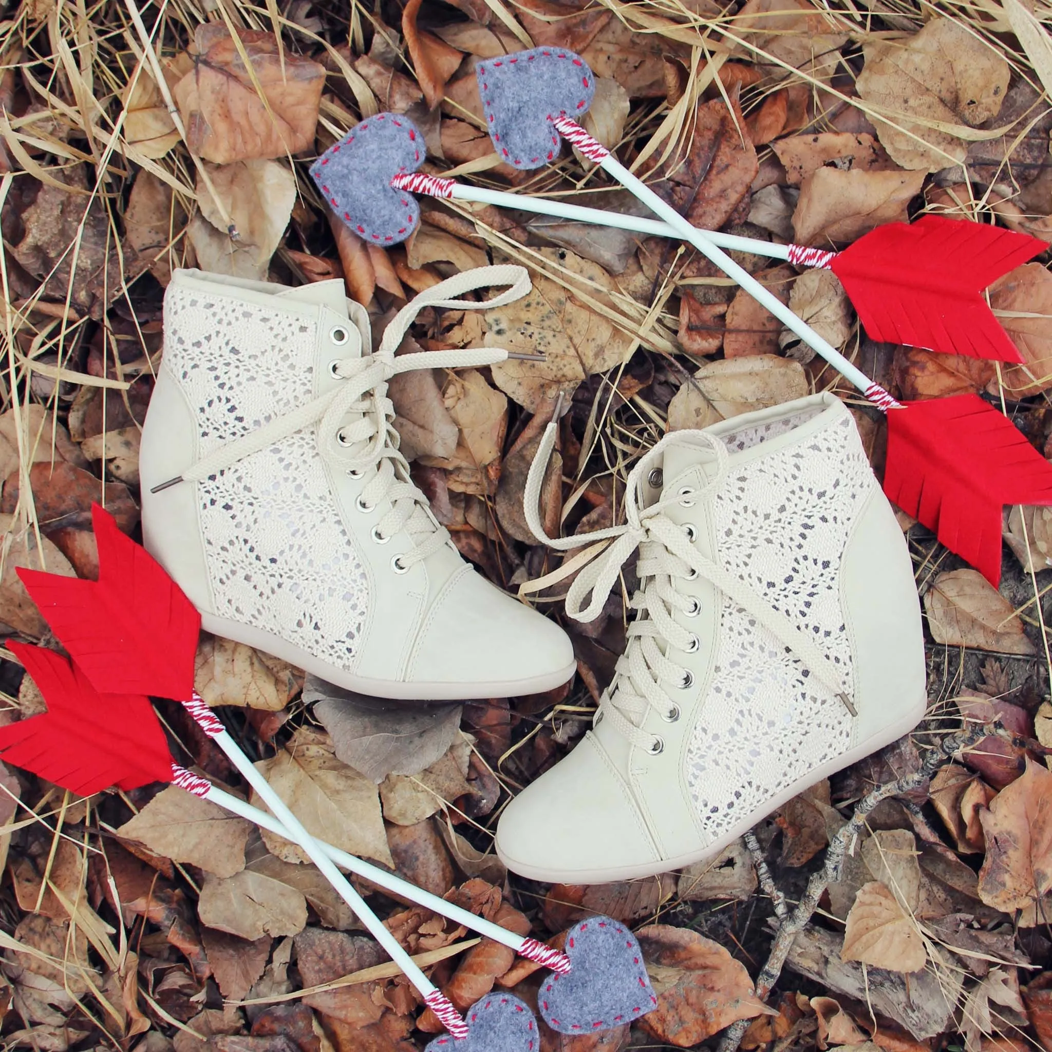 Meadow Lace Booties in Cream