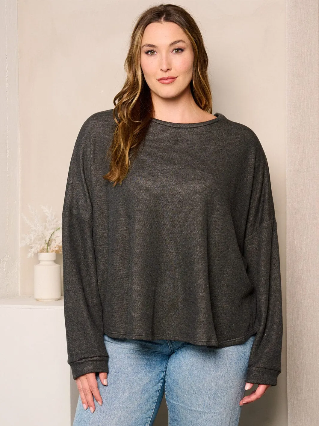 PLUS SIZE LONG SLEEVE BACK GRAPHIC DETAILED TUNIC TOP