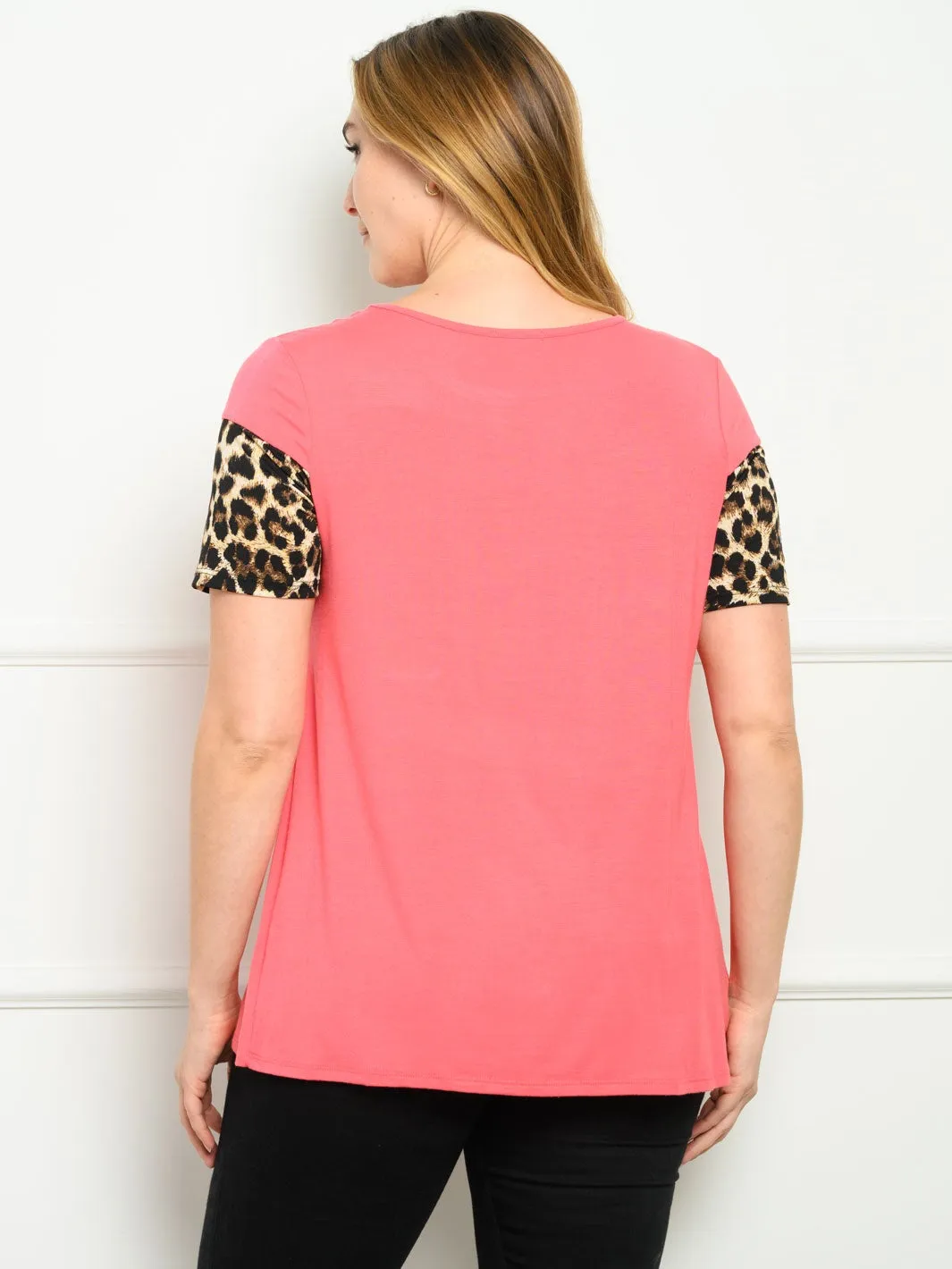 PLUS SIZE SHORT SLEEVE ANIMAL PRINT TOP