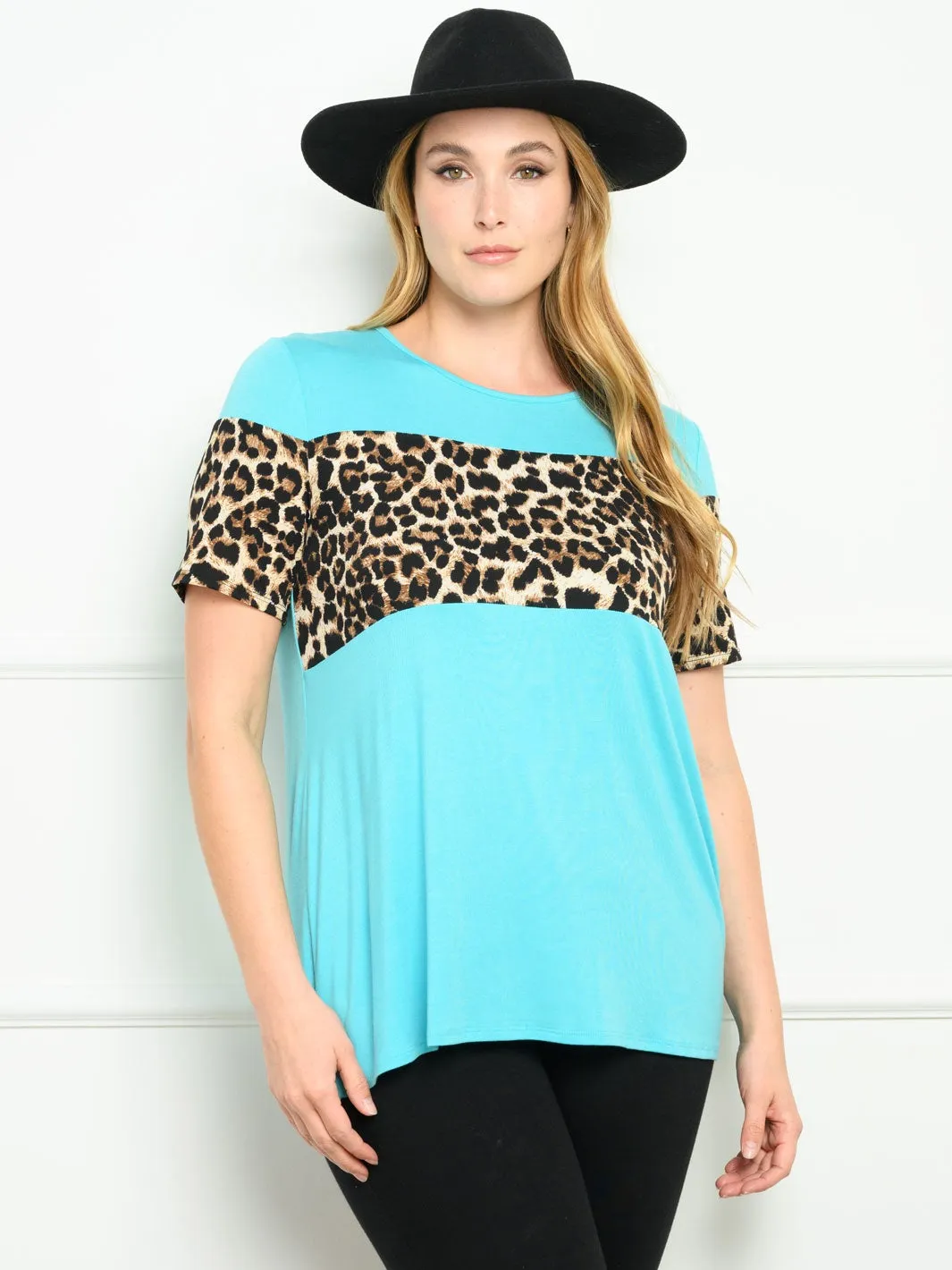 PLUS SIZE SHORT SLEEVE ANIMAL PRINT TOP