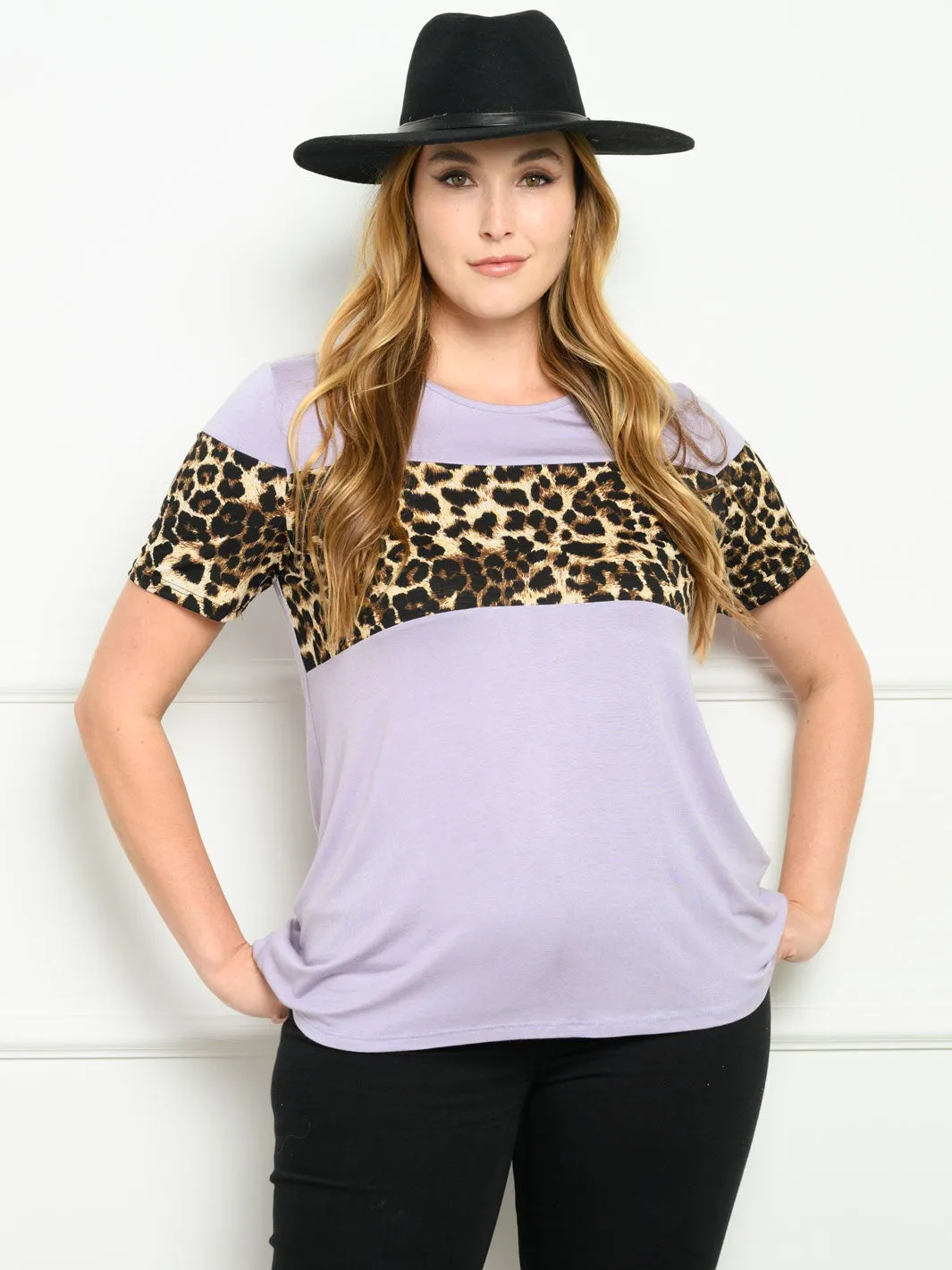 PLUS SIZE SHORT SLEEVE ANIMAL PRINT TOP