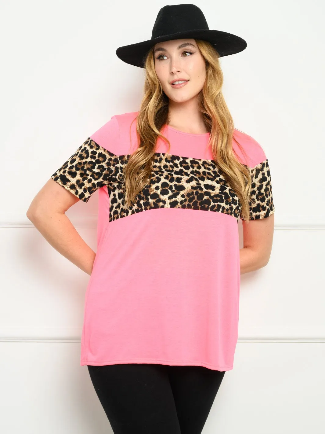 PLUS SIZE SHORT SLEEVE ANIMAL PRINT TOP