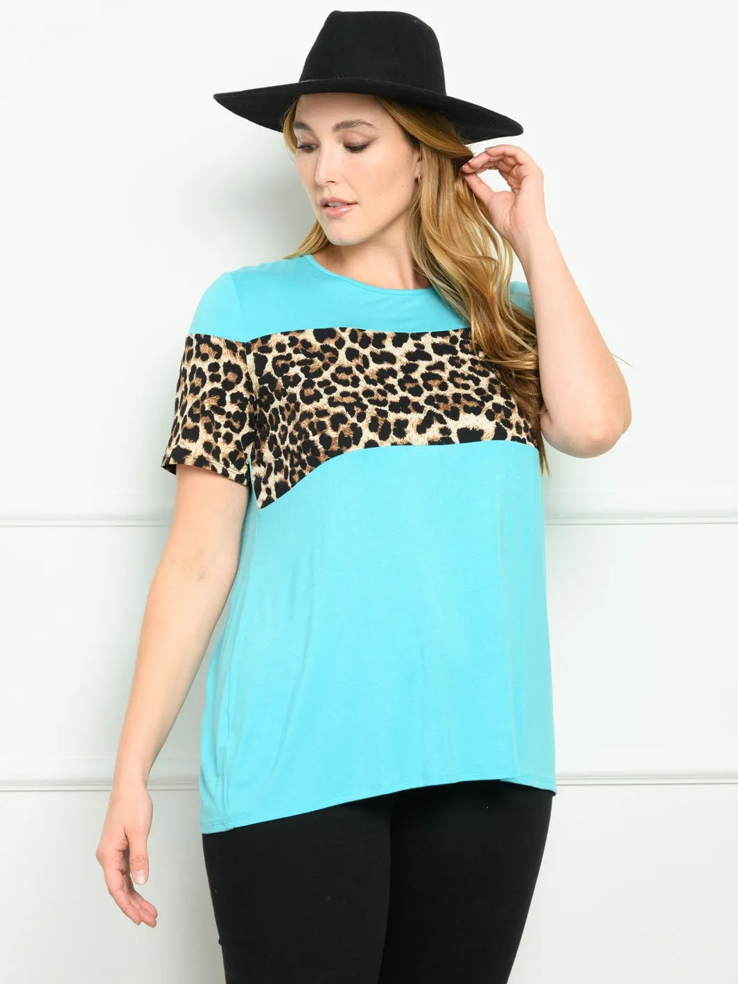 PLUS SIZE SHORT SLEEVE ANIMAL PRINT TOP