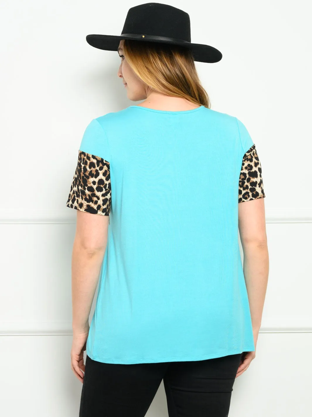 PLUS SIZE SHORT SLEEVE ANIMAL PRINT TOP