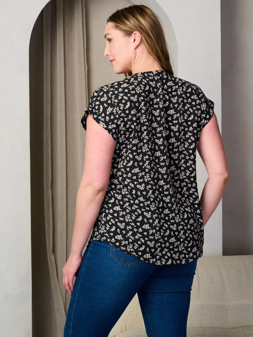 PLUS SIZE SHORT SLEEVE V-NECK FLORAL TUNIC BLOUSE TOP