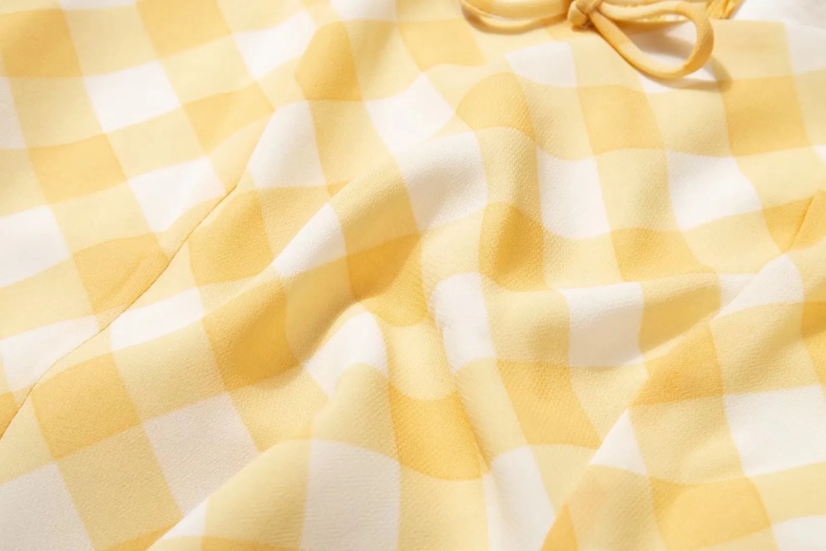 Puffy Short Sleeve Sweetheart Gingham Top