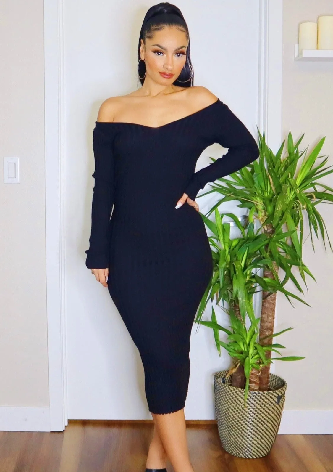 Ribbed Sweater Midi Dress (Black)