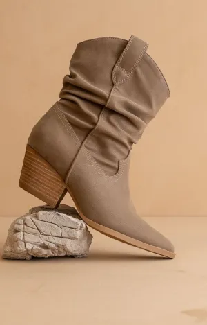Slouchy Western Boot with Block Heel – Comfortable Slip-On Style