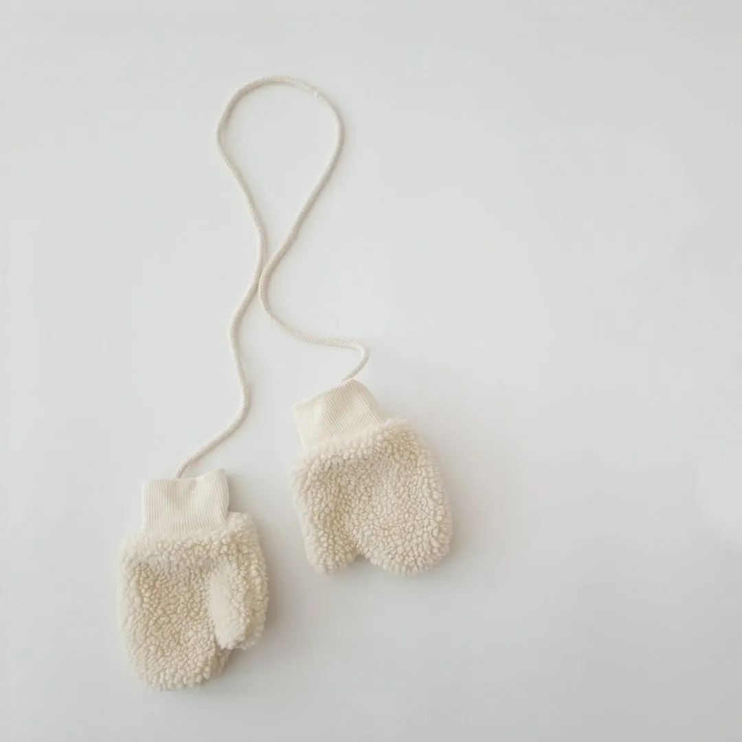 TEDDY MITTENS ON STRINGS