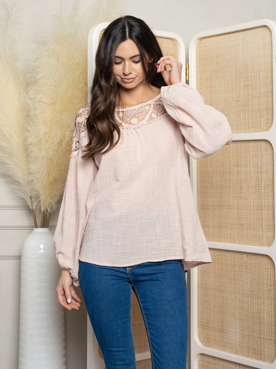 WOMEN'S LACE SHOULDER VINTAGE GAUGE BELL SLEEVE TOP