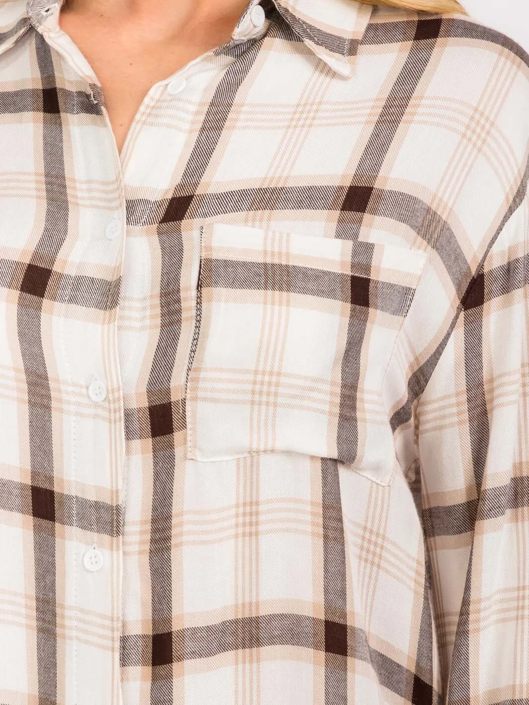 WOMEN'S LONG SLEEVE BUTTON CLOSURE FRONT POCKET HIGH-LOW PLAID TOP