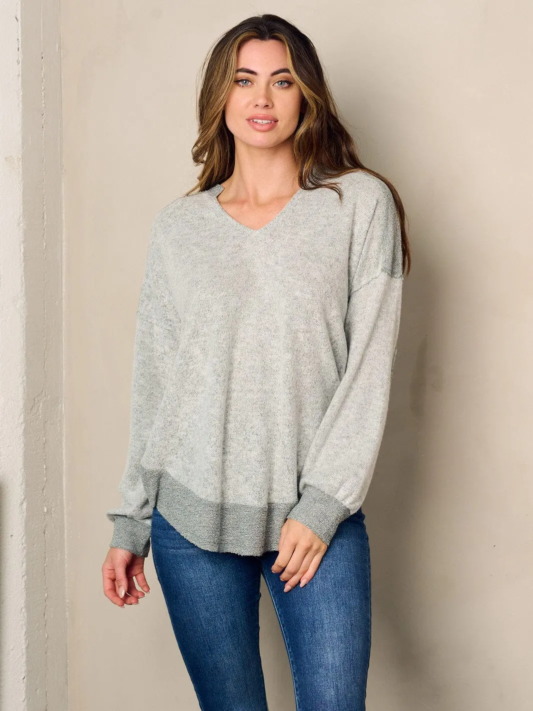 WOMEN'S LONG SLEEVE V-NECK TWO TONE TOP