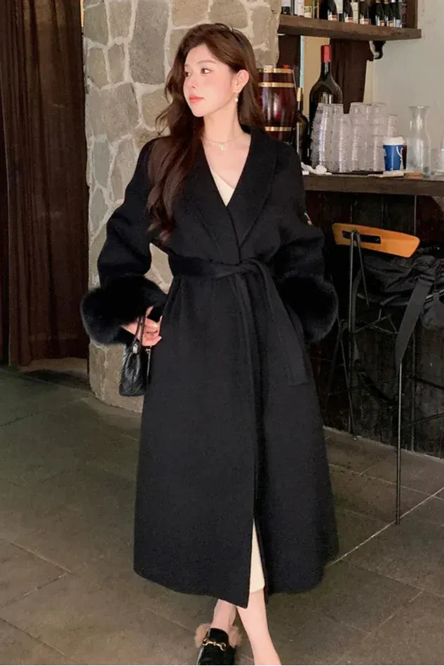Women's Long Wool Coat | Elegant & Warm | Faux Fur Cuffs
