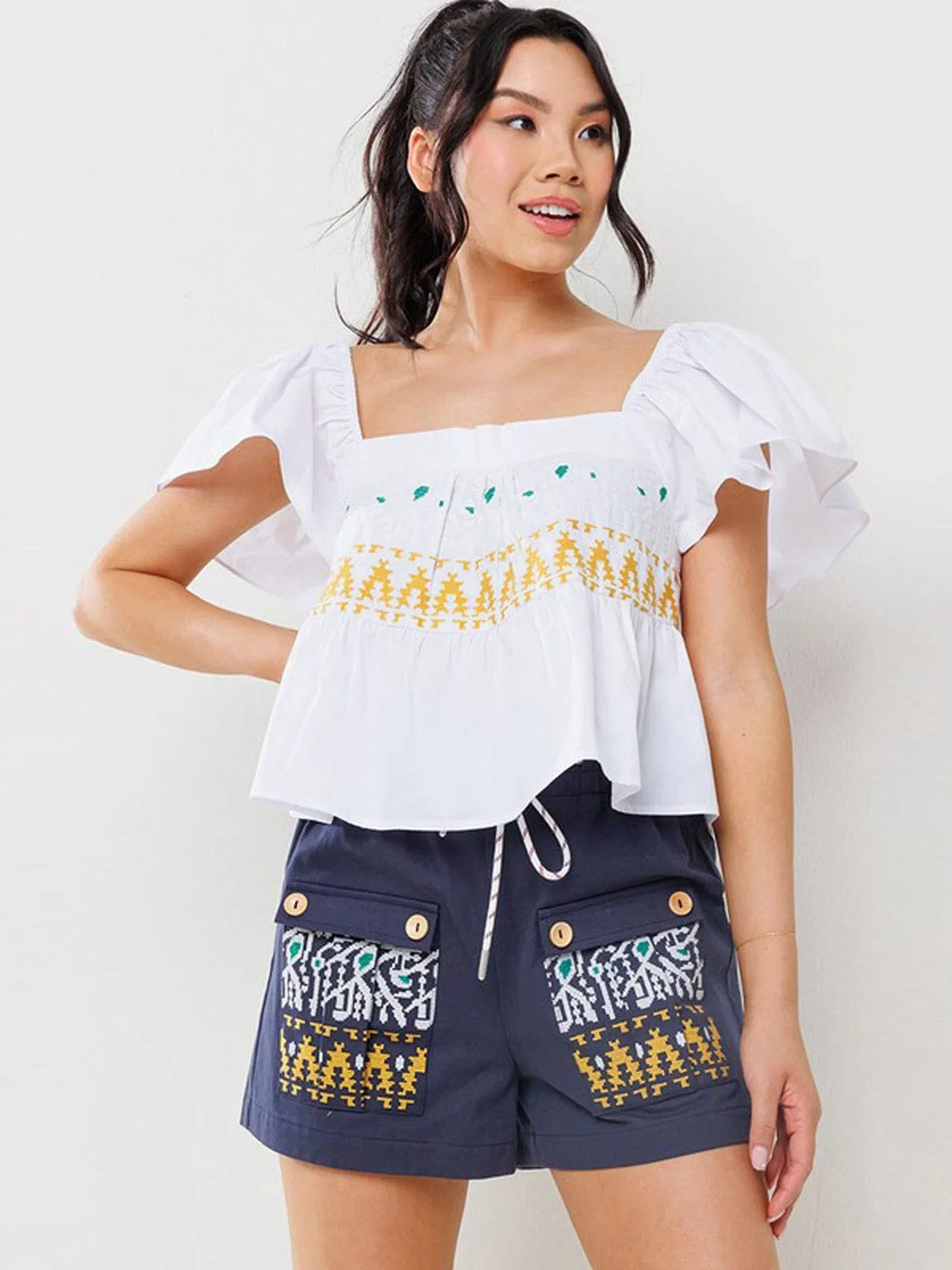 WOMEN'S SHORT RUFFLE SLEEVE EMBROIDERY DETAILED BLOUSE TOP