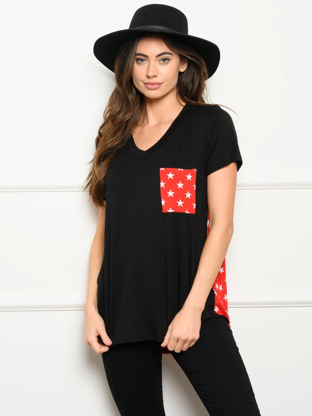 WOMEN'S SHORT SLEEVE V-NECK FRONT STARS POCKET PRINT TOP