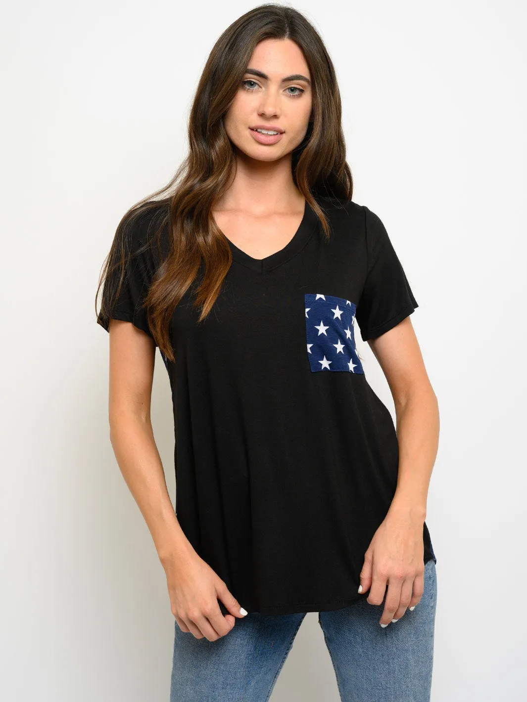 WOMEN'S SHORT SLEEVE V-NECK FRONT STARS POCKET PRINT TOP